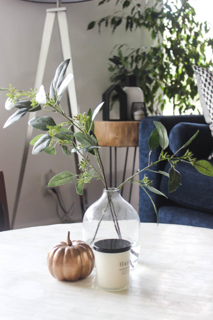 A beautiful cozy fall home tour! Love the pops of mustard yellow in this monochromatic modern fall living room! Beautiful minimalistic way to style a living room for autumn! 