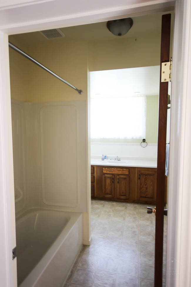 Bathroom before the renovation