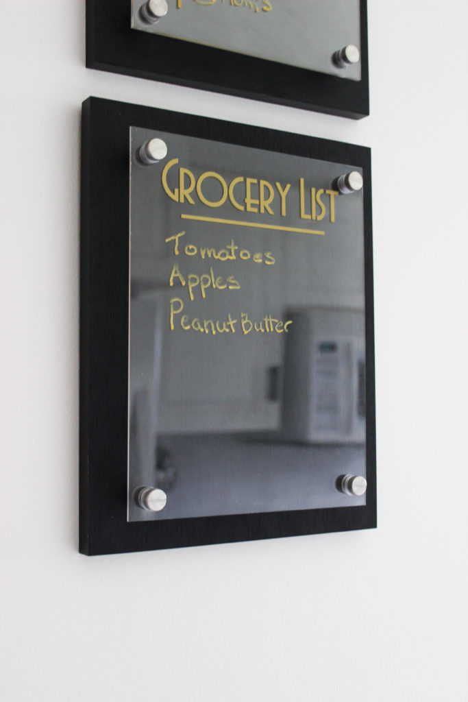 A simple, modern kitchen menu board. Love this meal planning idea! A simple way to create a weekly meal plan and grocery list. An easy vinyl project for Cricut beginners! #cricut #organization #mealplanning #kitchenorganization