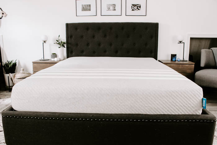 Our most comfortable mattress yet! We can't believe how well we slept after just one night on this new Leesa mattress! If you're looking for a foam mattress in a box, check out this Leesa mattress review first! #sleep #bedroom #modernbedroom 