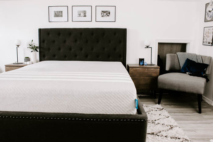 Our most comfortable mattress yet! We can't believe how well we slept after just one night on this new Leesa mattress! If you're looking for a foam mattress in a box, check out this Leesa mattress review first! #sleep #bedroom #modernbedroom 