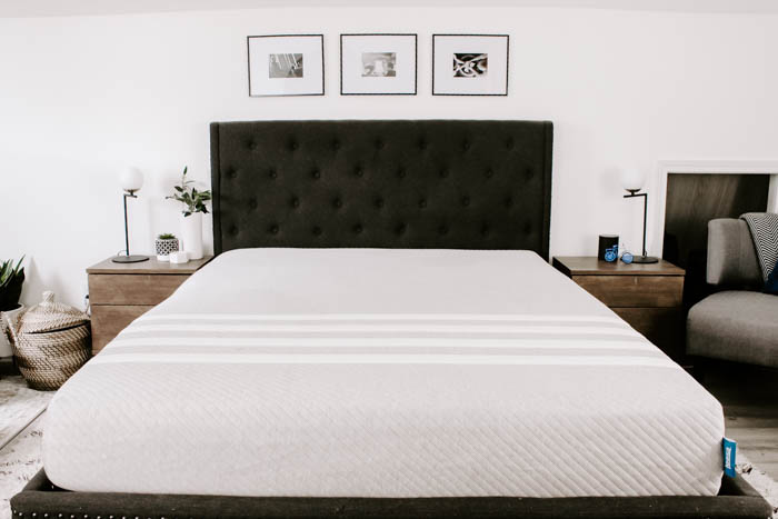 Our most comfortable mattress yet! We can't believe how well we slept after just one night on this new Leesa mattress! If you're looking for a foam mattress in a box, check out this Leesa mattress review first! #sleep #bedroom #modernbedroom 