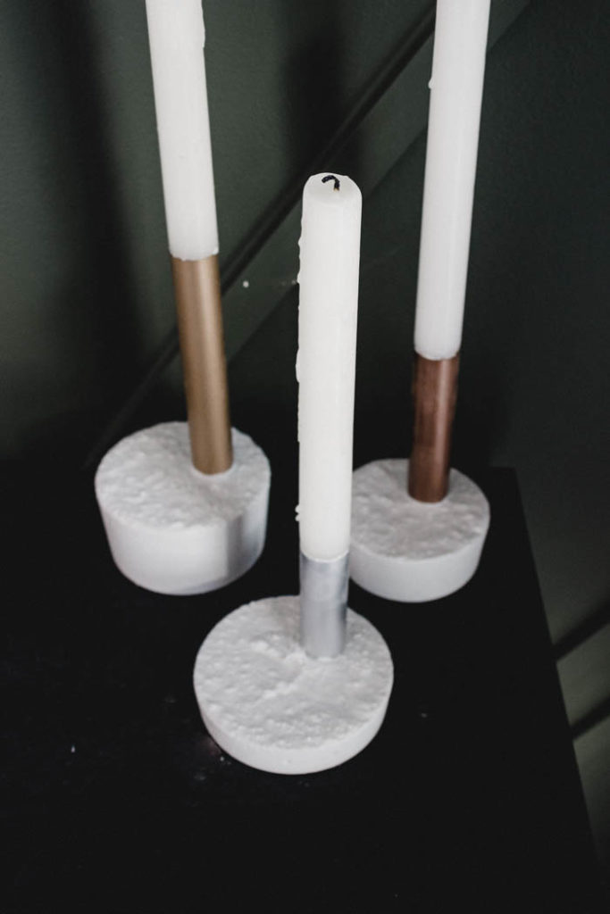 Beautiful metallic candlesticks made with copper pipe, spray paint, and fast drying concrete mix! You'll love this quick and easy DIY project. It's the perfect modern gift idea! #concrete #copperpipe #moderndecor #industrialdecor #industrial #mixedmetals