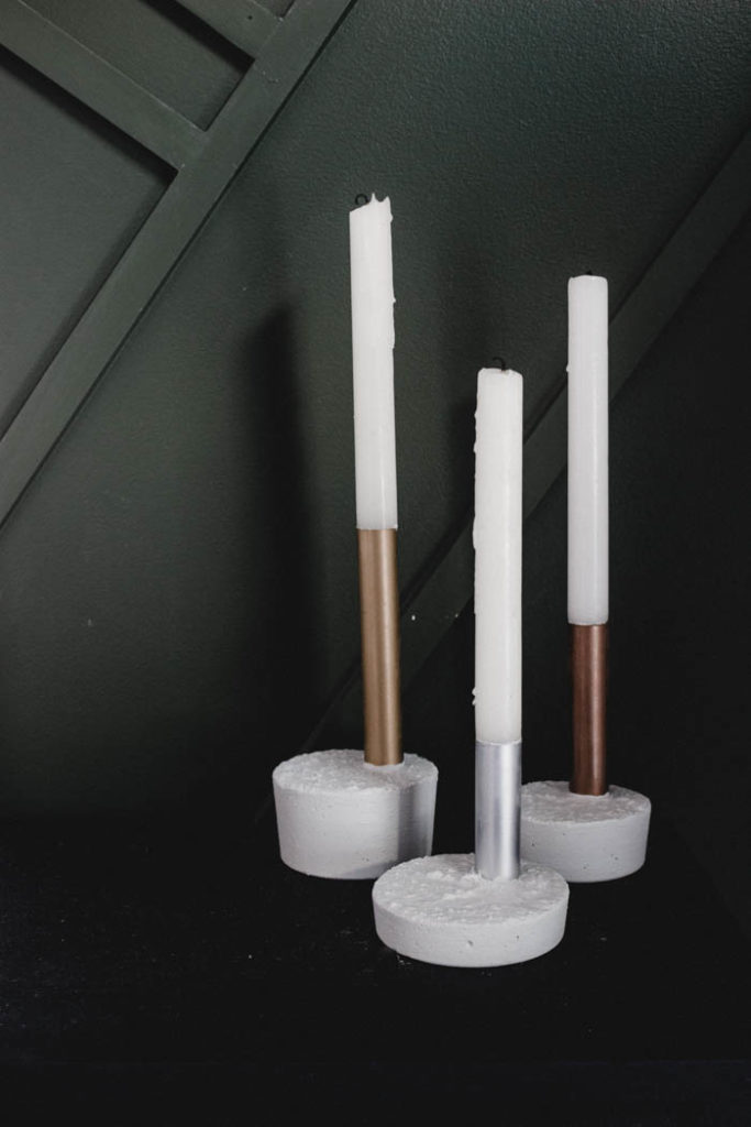 Beautiful metallic candlesticks made with copper pipe, spray paint, and fast drying concrete mix! You'll love this quick and easy DIY project. It's the perfect modern gift idea! #concrete #copperpipe #moderndecor #industrialdecor #industrial #mixedmetals