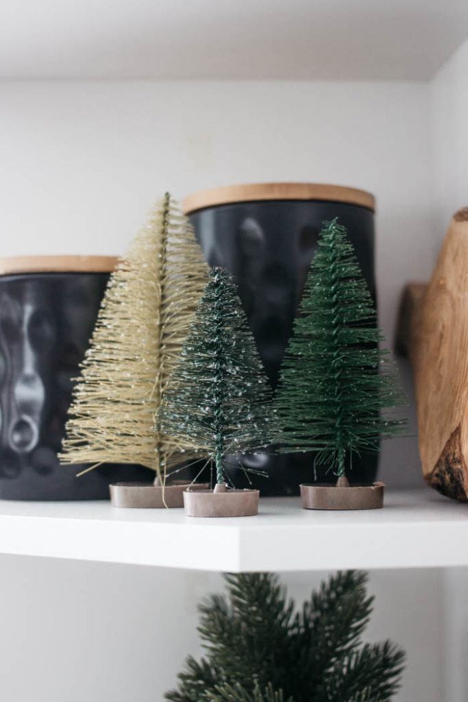 A Modern Minimalist Christmas Kitchen and Dining Room! LOVE the subtle touches of Christmas and the beautiful decor in these two rooms. A beautiful mix of natural colours in the green, black, and white colour palette. Touches of nordic and scandi style in this minimalistic holiday design. #nordic #modern #Christmas #Christmasdecor #ChristmasKitchen #blackandwhite 