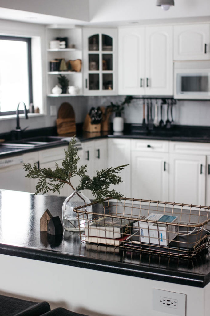 A Modern Minimalist Christmas Kitchen and Dining Room! LOVE the subtle touches of Christmas and the beautiful decor in these two rooms. A beautiful mix of natural colours in the green, black, and white colour palette. Touches of nordic and scandi style in this minimalistic holiday design. #nordic #modern #Christmas #Christmasdecor #ChristmasKitchen #blackandwhite 