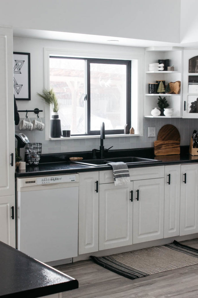 A Modern Minimalist Christmas Kitchen and Dining Room! LOVE the subtle touches of Christmas and the beautiful decor in these two rooms. A beautiful mix of natural colours in the green, black, and white colour palette. Touches of nordic and scandi style in this minimalistic holiday design. #nordic #modern #Christmas #Christmasdecor #ChristmasKitchen #blackandwhite 