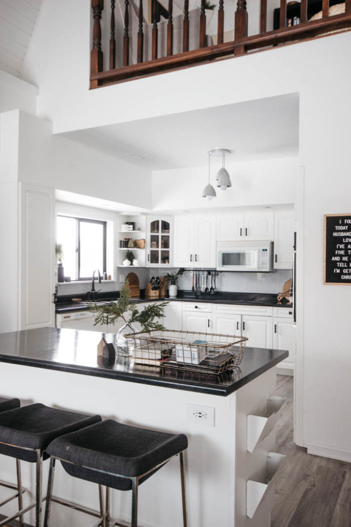 A Modern Minimalist Christmas Kitchen and Dining Room! LOVE the subtle touches of Christmas and the beautiful decor in these two rooms. A beautiful mix of natural colours in the green, black, and white colour palette. Touches of nordic and scandi style in this minimalistic holiday design. #nordic #modern #Christmas #Christmasdecor #ChristmasKitchen #blackandwhite 