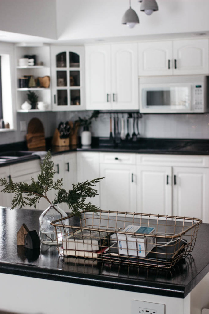 A Modern Minimalist Christmas Kitchen and Dining Room! LOVE the subtle touches of Christmas and the beautiful decor in these two rooms. A beautiful mix of natural colours in the green, black, and white colour palette. Touches of nordic and scandi style in this minimalistic holiday design. #nordic #modern #Christmas #Christmasdecor #ChristmasKitchen #blackandwhite 