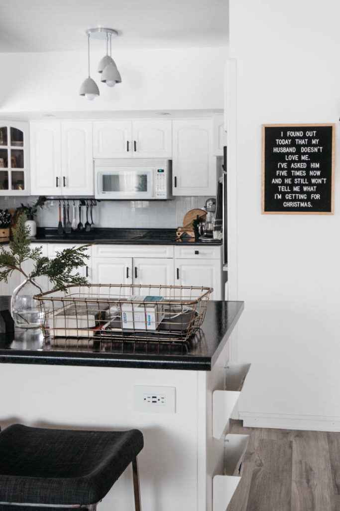 A Modern Minimalist Christmas Kitchen and Dining Room! LOVE the subtle touches of Christmas and the beautiful decor in these two rooms. A beautiful mix of natural colours in the green, black, and white colour palette. Touches of nordic and scandi style in this minimalistic holiday design. #nordic #modern #Christmas #Christmasdecor #ChristmasKitchen #blackandwhite 