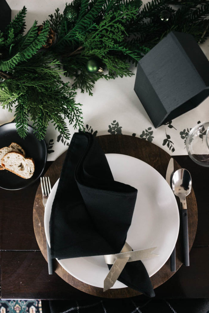 Beautiful modern leather napkin rings! Love the subtle messages on these gorgeous napkin holders! Make your own and learn to cut leather with the Cricut Explore Air 2 or Cricut Maker. Love this idea for my next table setting! #cricutmade #leather #ironon #craft #modernDIY