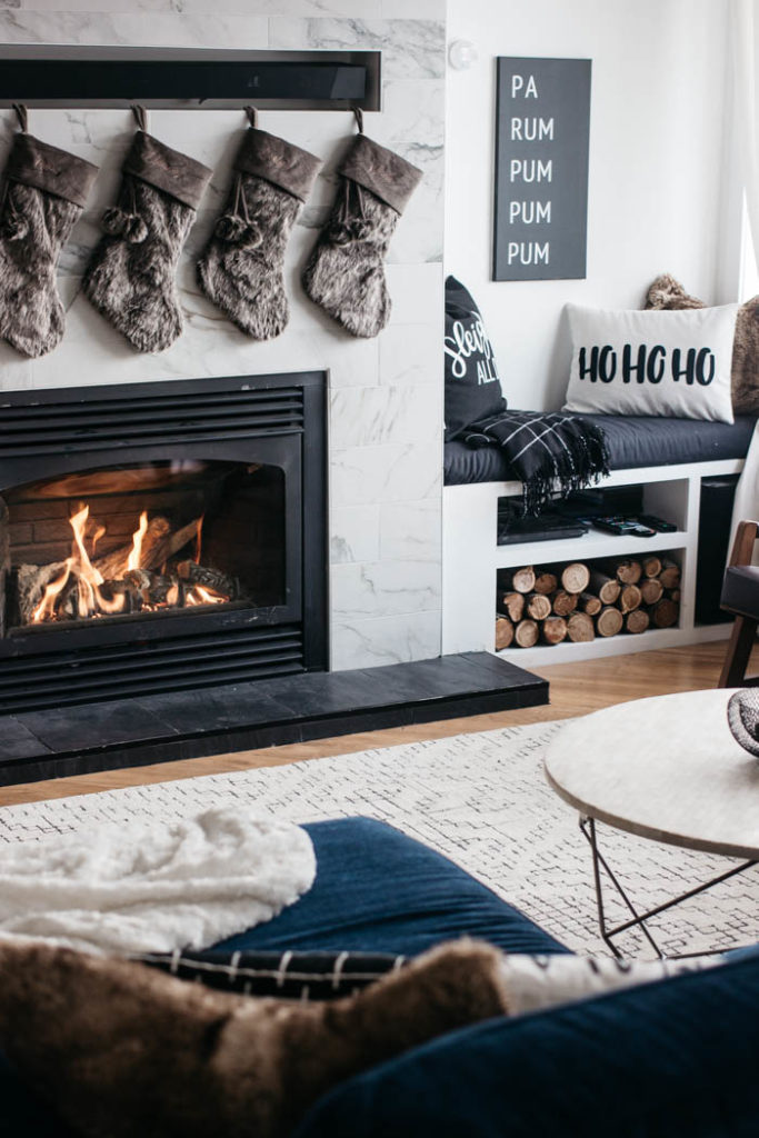 A stunning modern Christmas home tour! Love all of the monochromatic decor in this natural home tour. Beautiful black and white palette for this holiday living room! #moderndecor #monochrome #Christmas #modernChristmas #hometour