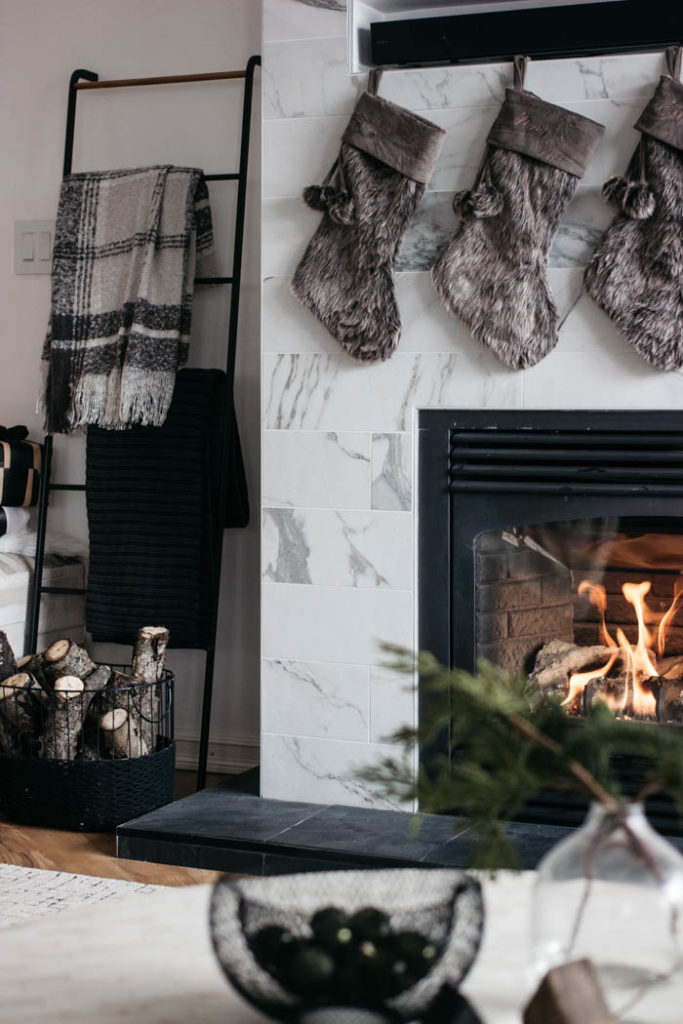 A stunning modern Christmas home tour! Love all of the monochromatic decor in this natural home tour. Beautiful black and white palette for this holiday living room! #moderndecor #monochrome #Christmas #modernChristmas #hometour