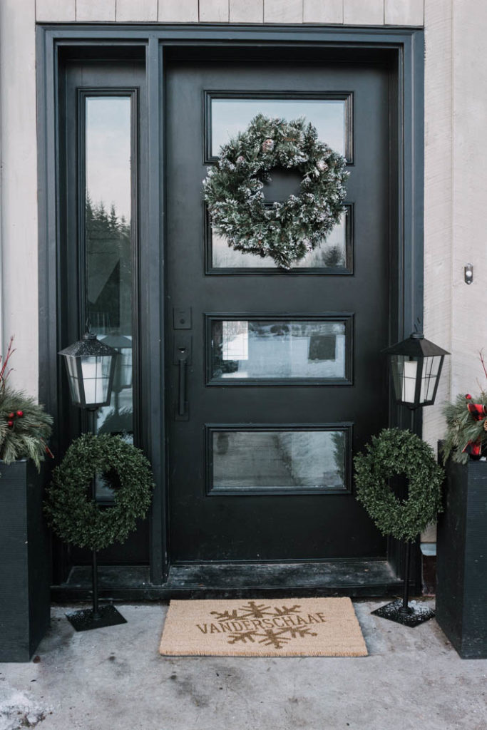 Love the added personalized decor in this home! Get ready for the holiday season with your own personalized Christmas mats, stockings, ornaments, toys, and so much more! #modernChristmas #Christmasdecor #personalization