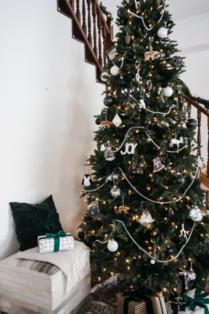 A stunning modern Christmas home tour! Love all of the monochromatic decor in this natural home tour. Beautiful black and white palette for this holiday living room! #moderndecor #monochrome #Christmas #modernChristmas #hometour