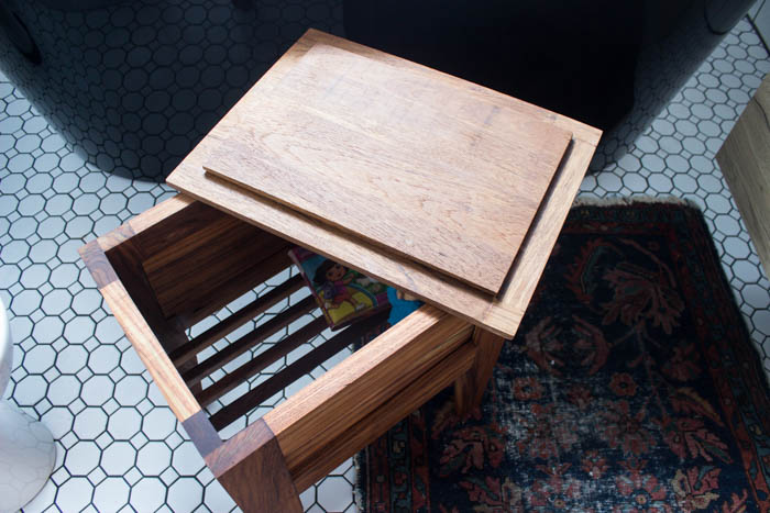 A stunning modern bathroom stool! Love the design of this teak bathroom stool. The removable lid reveals the hidden storage - a genius idea for storing your bathroom toys! The slats underneath allow the water to seep out naturally. A great bathroom idea with free build plans! #freebuildplans #modernbathroom #DIY #woodworking #teak