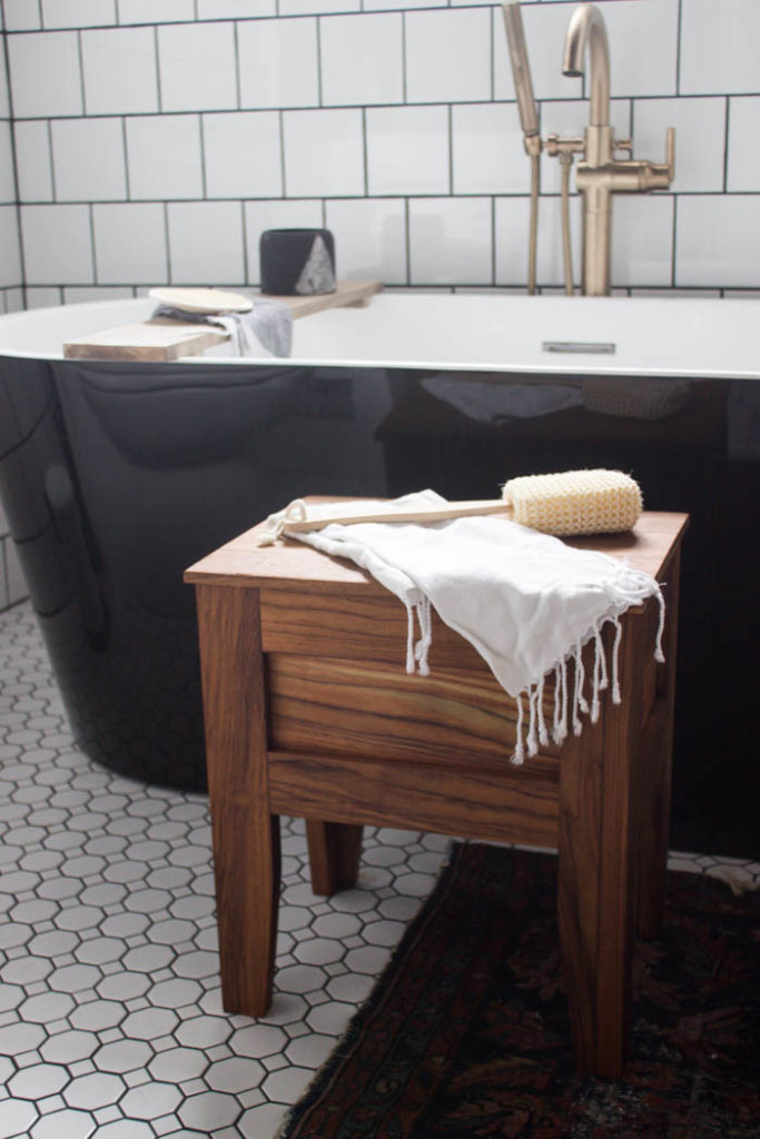 A stunning modern bathroom stool! Love the design of this teak bathroom stool. The removable lid reveals the hidden storage - a genius idea for storing your bathroom toys! The slats underneath allow the water to seep out naturally. A great bathroom idea with free build plans! #freebuildplans #modernbathroom #DIY #woodworking #teak