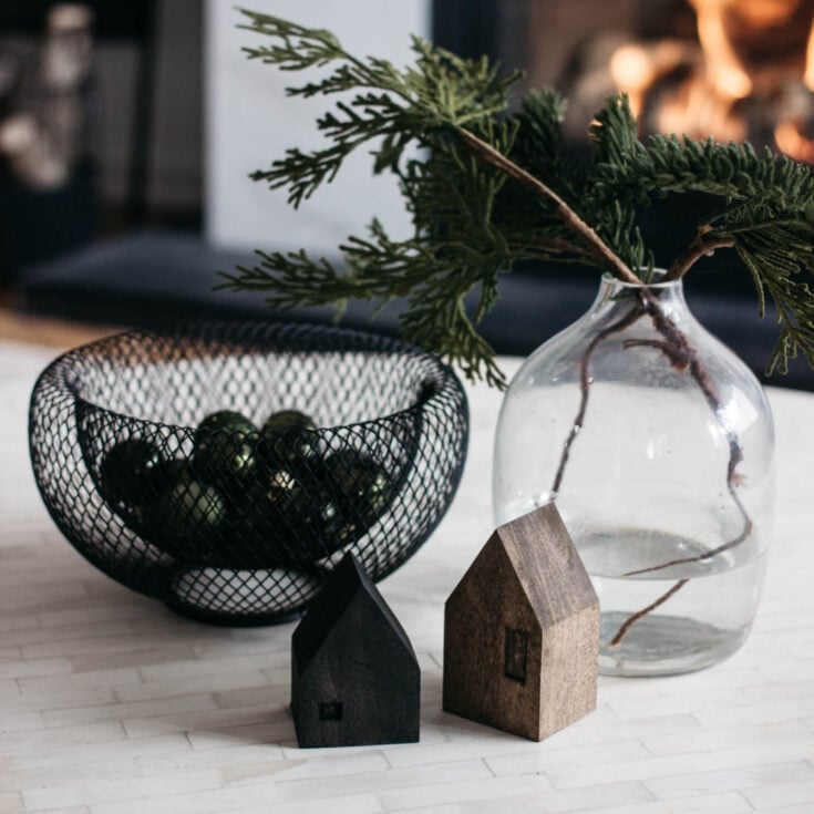 These DIY Mini Wooden Houses are adorable! Love the simple & modern design. The dark stains are beautiful. It's the perfect addition to any coffee table or shelf styling! A great scrap wood project! #scrapwood #winterdecor #holiday #minihouse #woodworking