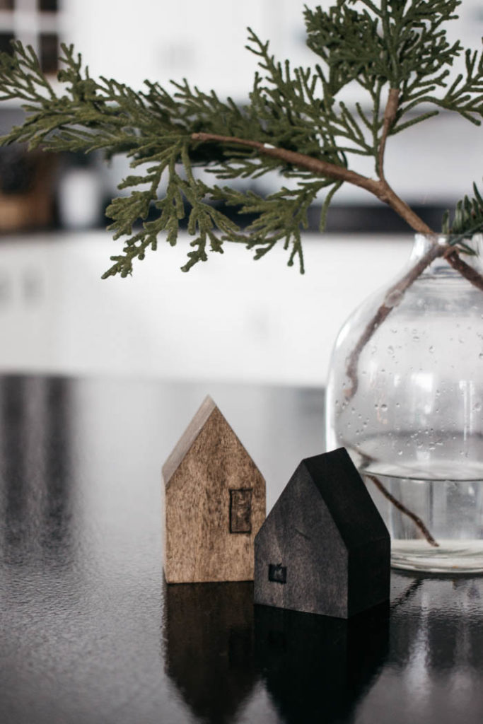 These DIY Mini Wooden Houses are adorable! Love the simple & modern design. The dark stains are beautiful. It's the perfect addition to any coffee table or shelf styling! A great scrap wood project! #scrapwood #winterdecor #holiday #minihouse #woodworking