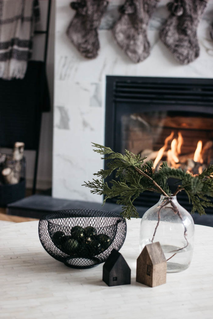 These DIY Mini Wooden Houses are adorable! Love the simple & modern design. The dark stains are beautiful. It's the perfect addition to any coffee table or shelf styling! A great scrap wood project! #scrapwood #winterdecor #holiday #minihouse #woodworking