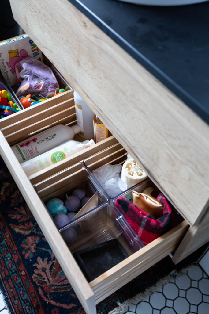 Beautifully organized bathroom & storage for bath toys and accessories! Love these 5 great tips for organizing your drawers. So many practical and functional ideas for how to organize with just a few items. Beautiful stylish organization! #organization #bathroomorganization #modernbathroom #homeorganization