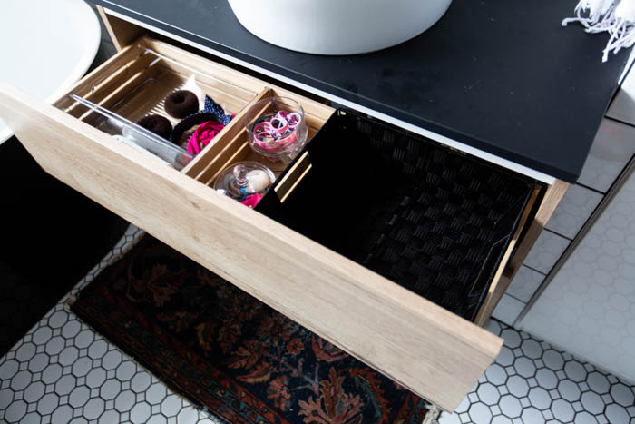 Beautifully organized bathroom drawers in the guest bathroom! Love these 5 great tips for organizing your drawers. So many practical and functional ideas for how to organize with just a few items. Beautiful stylish organization! #organization #bathroomorganization #modernbathroom #homeorganization