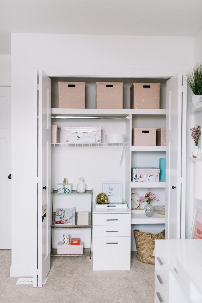 10+ Beautiful Stylish Organization Ideas for the Home. Whether you're using the Kon Mari method, or flying by the seat of your pants, these stylish storage solutions will help create some functional organization in every room of your home including your kitchen, bathroom, entry, office, and bedroom! #organization #stylishorganization #organizationideas