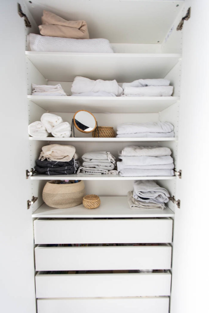 Organized linens. A beautifully organized linen closet in 7 quick steps! Looking to add some organization to your linen closet? These easy tips and tricks will help your linen cabinet stay organized. #organization #konmari #linencloset