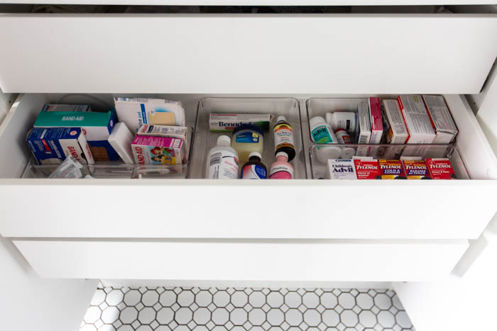 Beautifully storage in the bathroom! Love these 5 great tips for organizing your drawers. So many practical and functional ideas for how to organize with just a few items. Beautiful stylish organization! #organization #bathroomorganization #modernbathroom #homeorganization #konmari