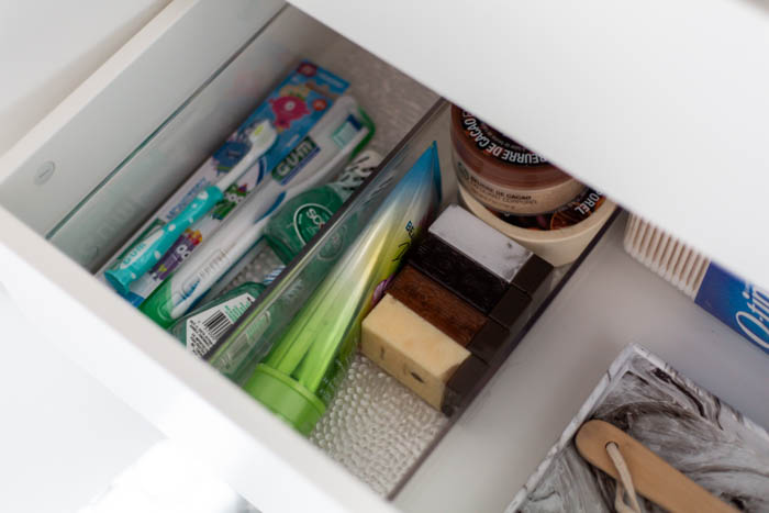 Beautifully organized bathroom drawers! Love these 5 great tips for organizing your drawers. So many practical and functional ideas for how to organize with just a few items. Beautiful stylish organization! #organization #bathroomorganization #modernbathroom #homeorganization