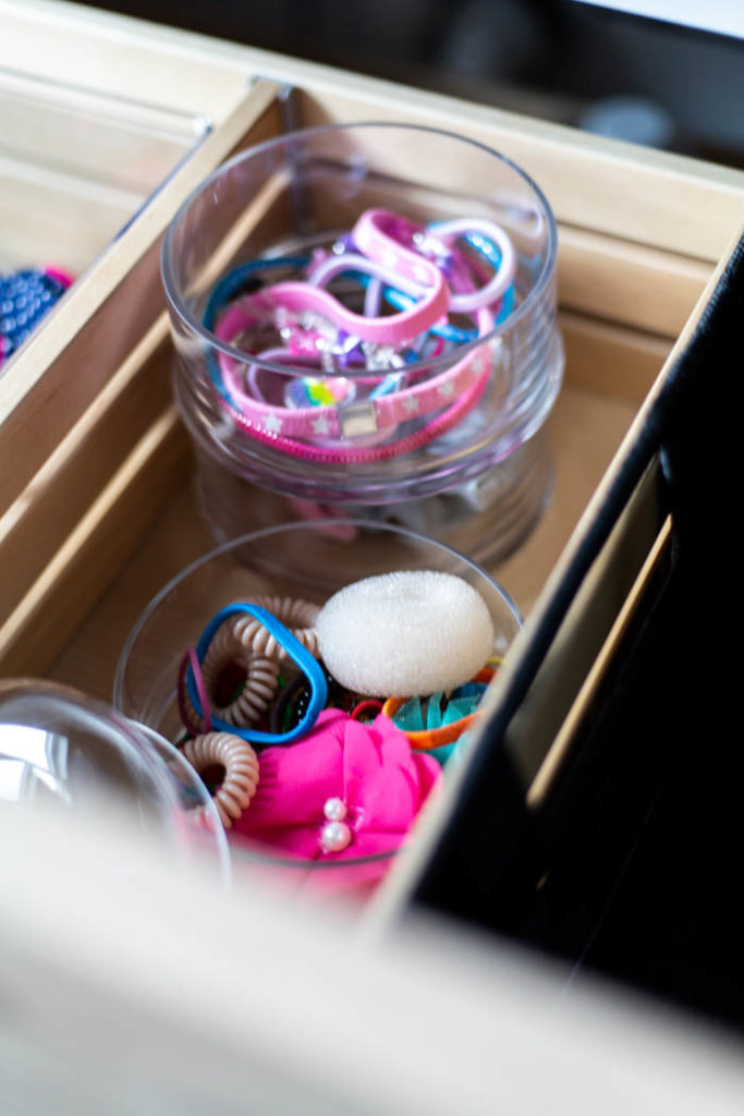 Storage for hair accessories in the bathroom! Love these 5 great tips for organizing your drawers. So many practical and functional ideas for how to organize with just a few items. Beautiful stylish organization! #organization #bathroomorganization #modernbathroom #homeorganization #konmari