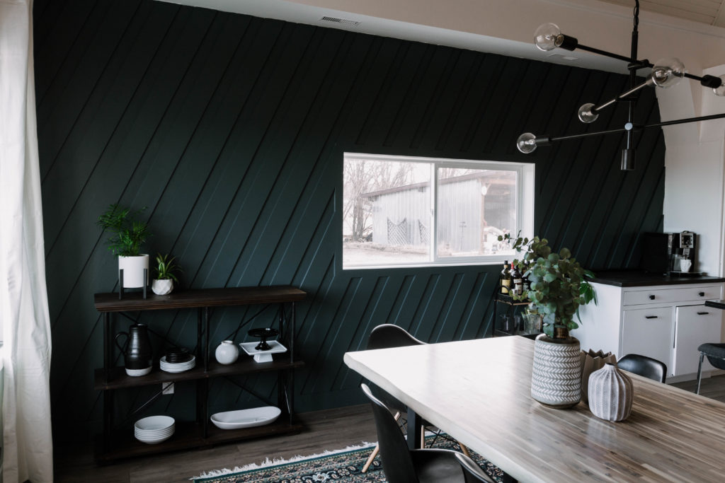 accent wall treatment in dining room