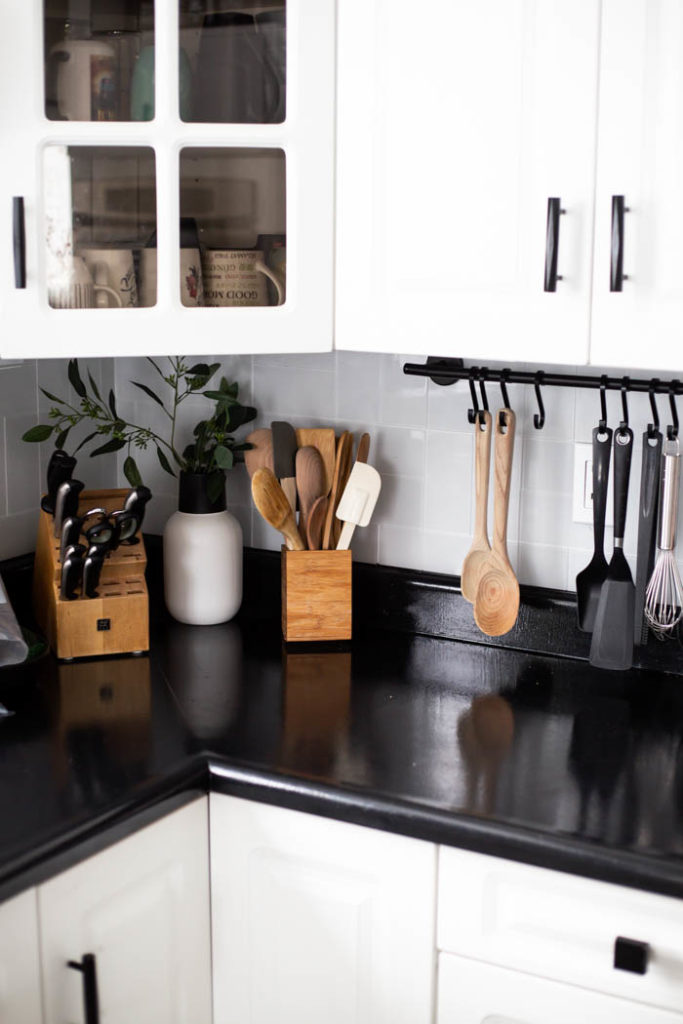 peel and stick backsplash tile on kitchen counters