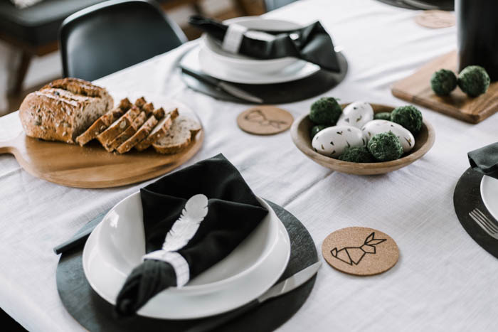 black napkins and white plates