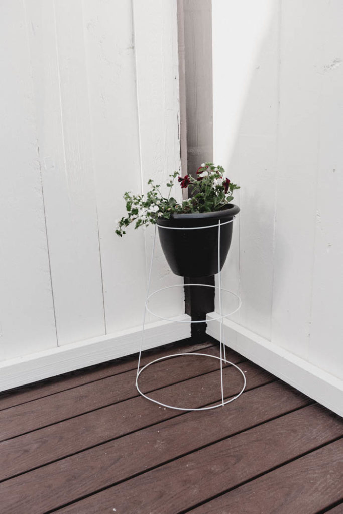 DIY standing planter from dollar store supplies