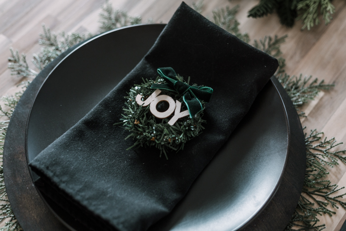 Modern Christmas wreath place setting