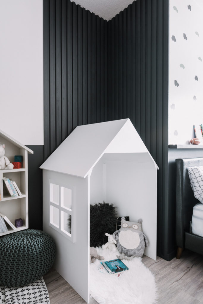 adorable reading nook playhouse in kids room