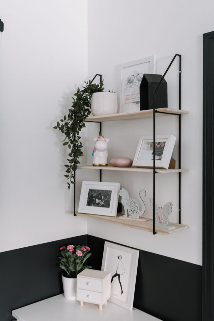 girls bedroom shelf styling