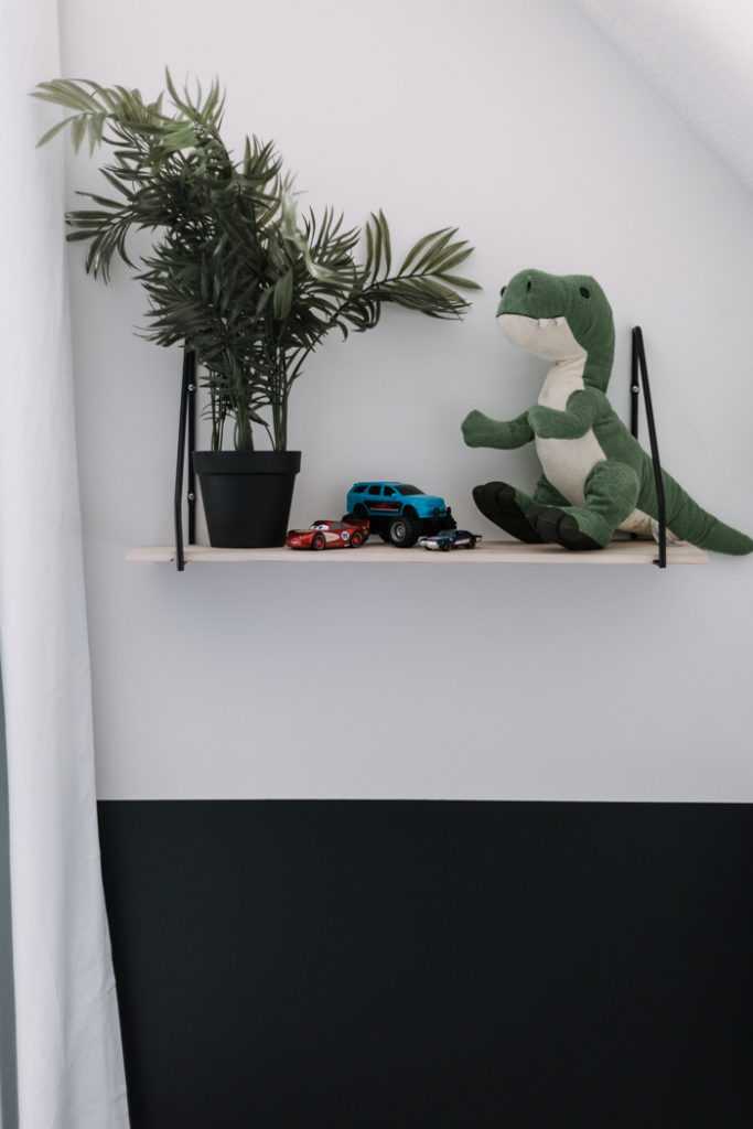 modern kids shelving for the bedroom