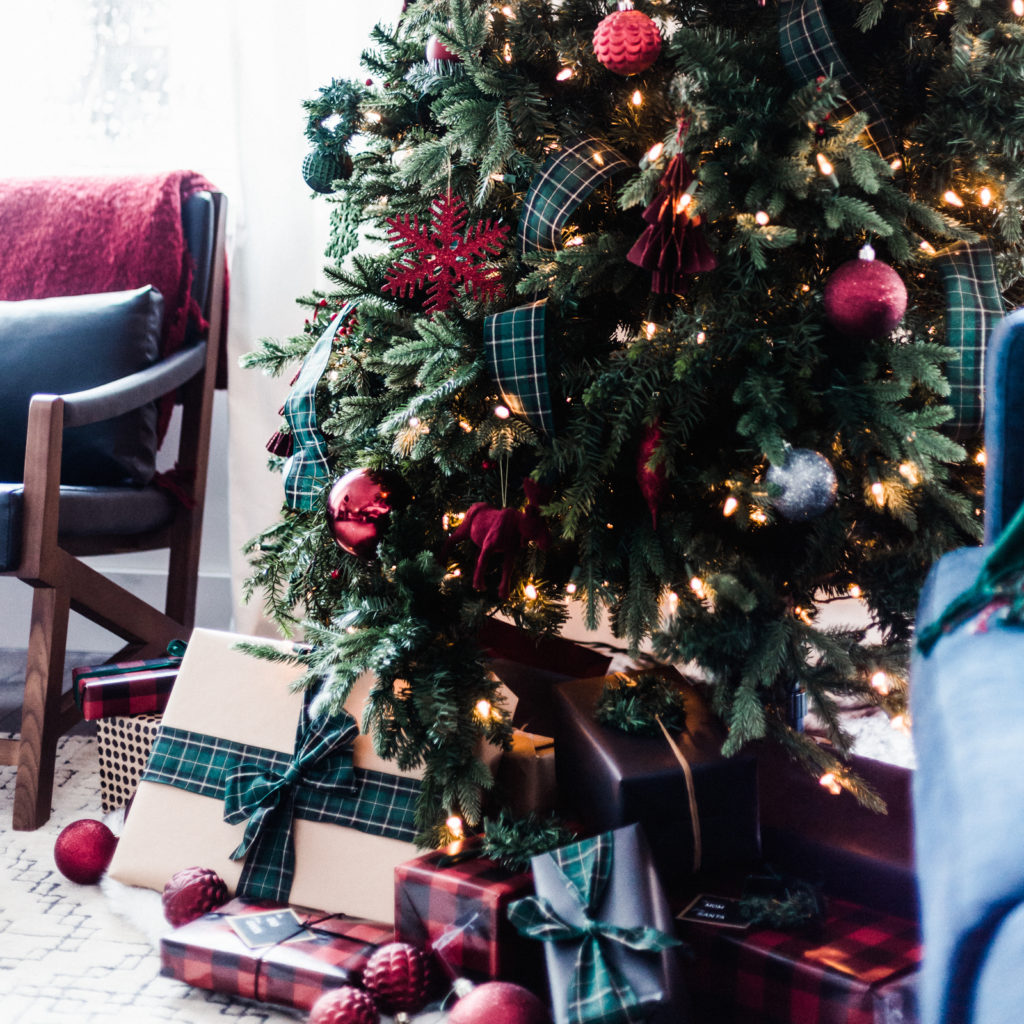 Christmas Tree with wrapped gifts