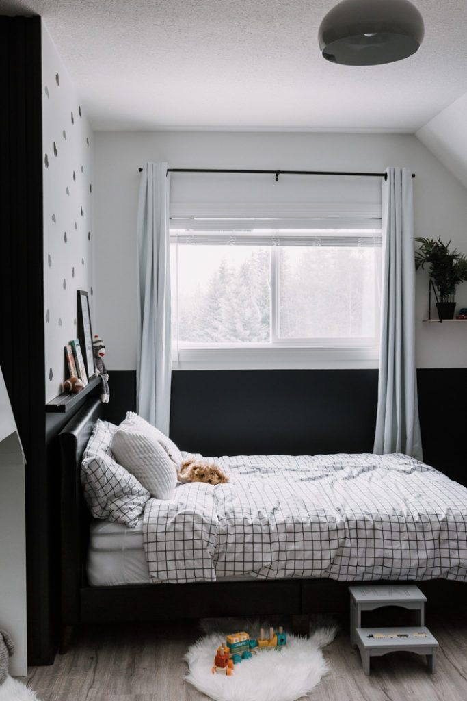 photo ledge behind the bed in a kids room