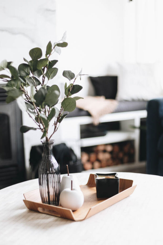 simple fall coffee table styling