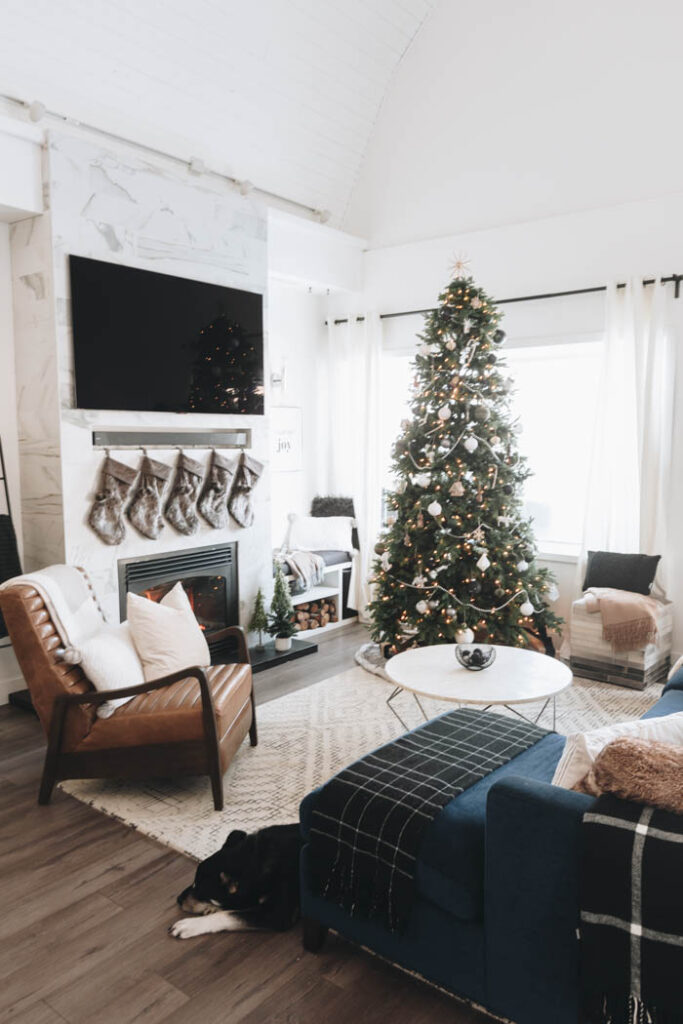 Modern Christmas decorations in the living room