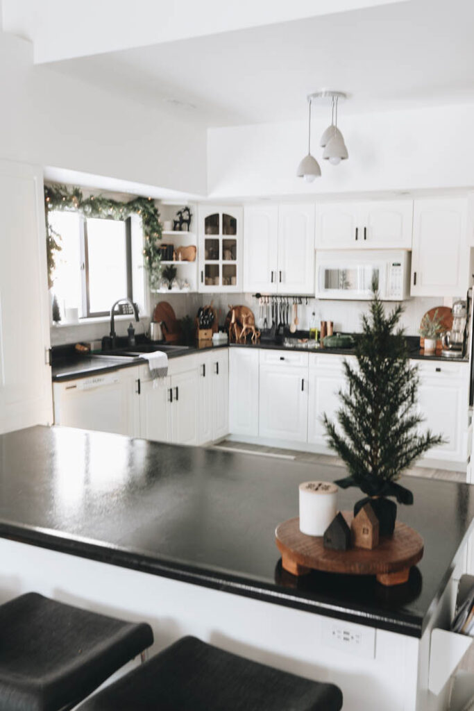 Modern Christmas Decorations for the Kitchen
