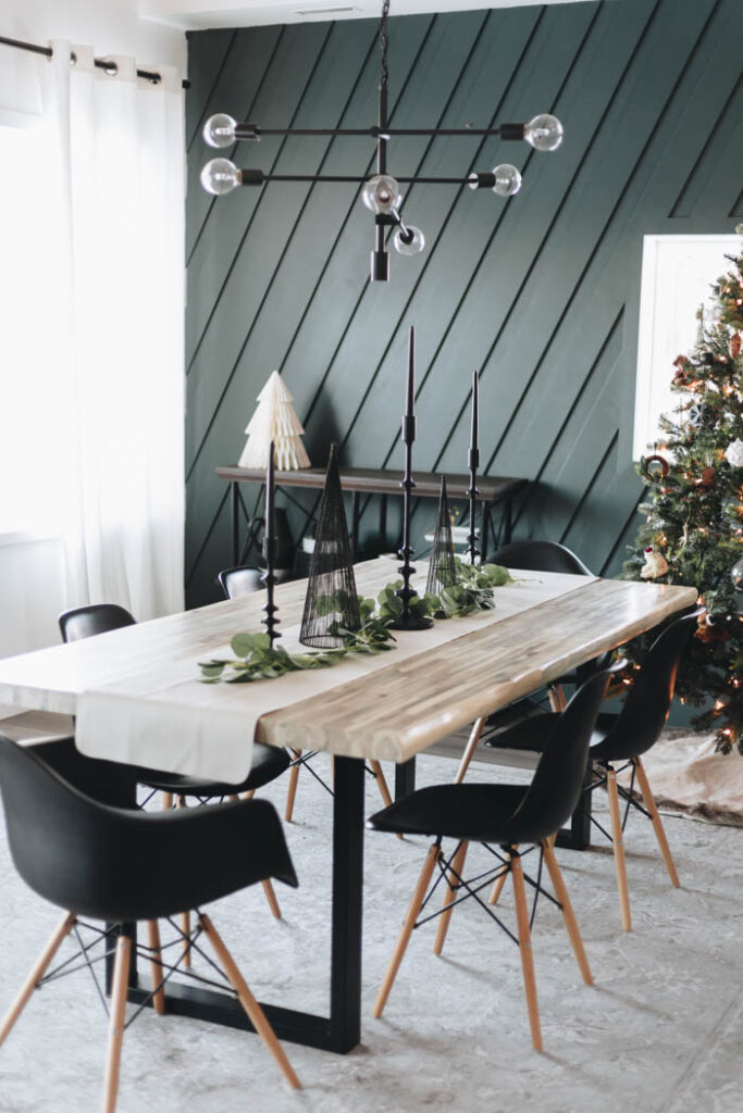 Simple table decorations for Christmas