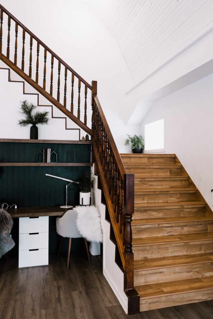 staircase before the remodel