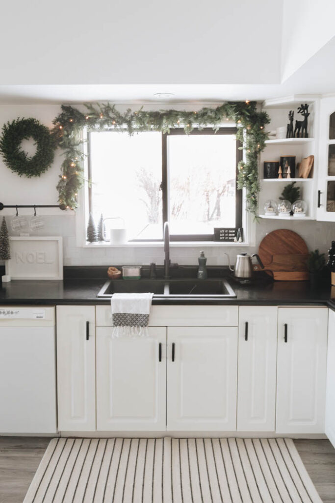 Kitchen window garland for Christmas