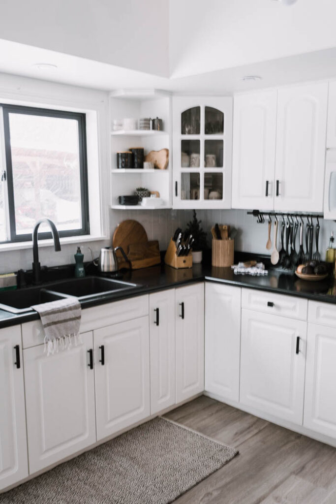 black and white modern kitchen