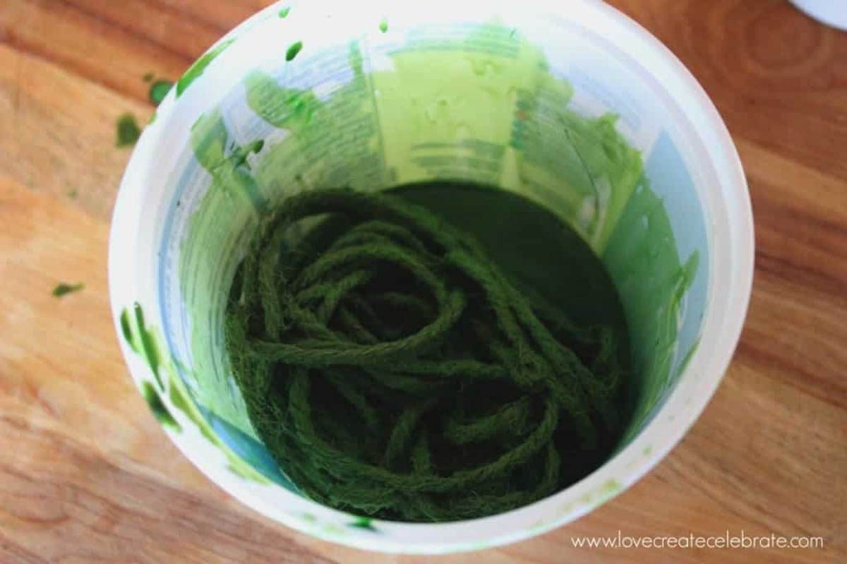 Image of string being dyed green