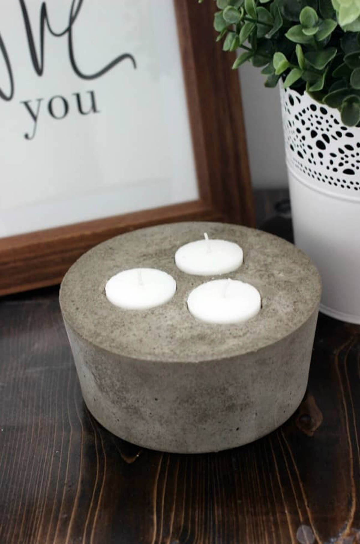 Concrete candle holder with tea light candles